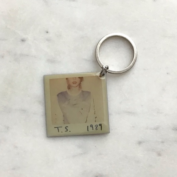 Taylor Swift 1989 Drawstring Backpack and Keychain NEW - Picture 8 of 9